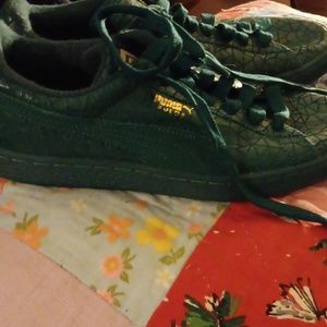 Nwot green and gold puma shoes women's size 7